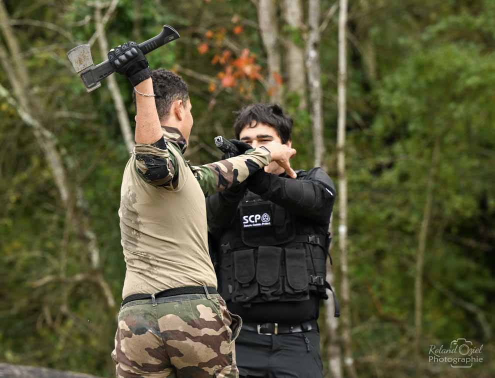 Photo d&apos;une mise en scène de airsoft par photographe
