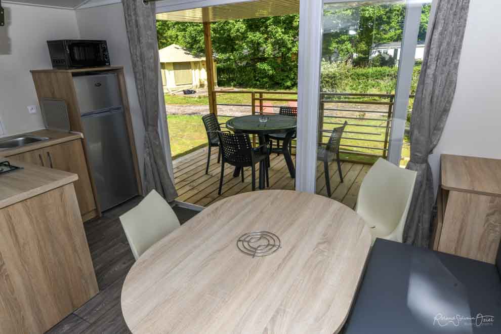 Photo de la cuisine avec vue sur l&apos;extérieur