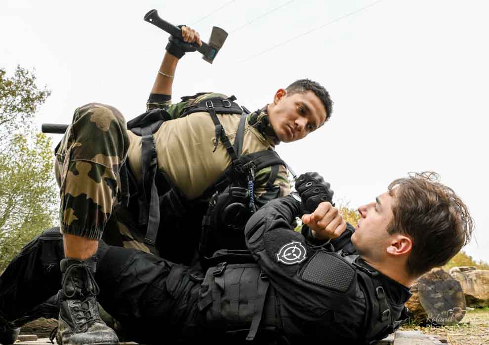 Photo d&apos;une attaque au couteau fictive en airsoft