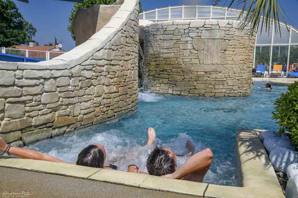 Photo du parc aquatique du camping avec des clients
