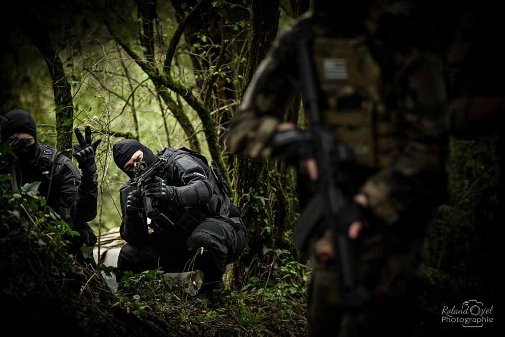 Photos de 2 snippers tendant une embuscade