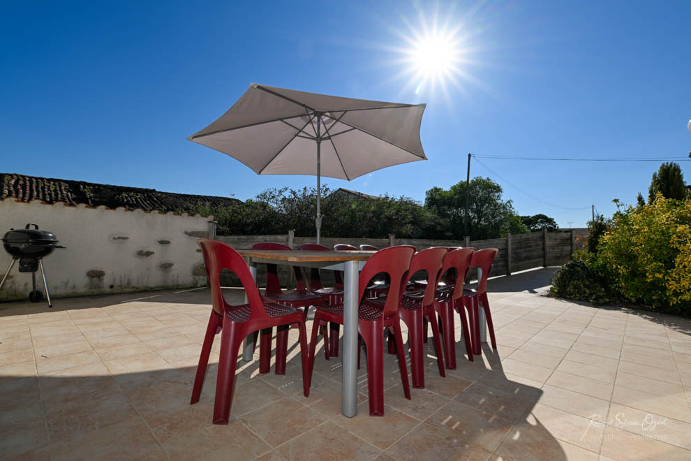 Photo du salon de jardin du gîte