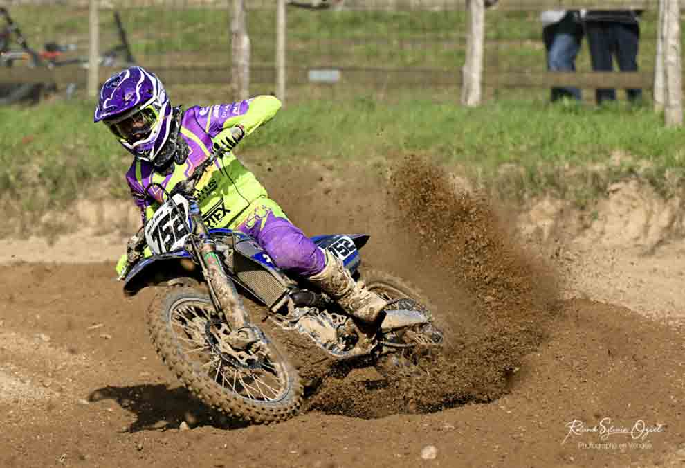 Photographe sportif spécialisé en moto