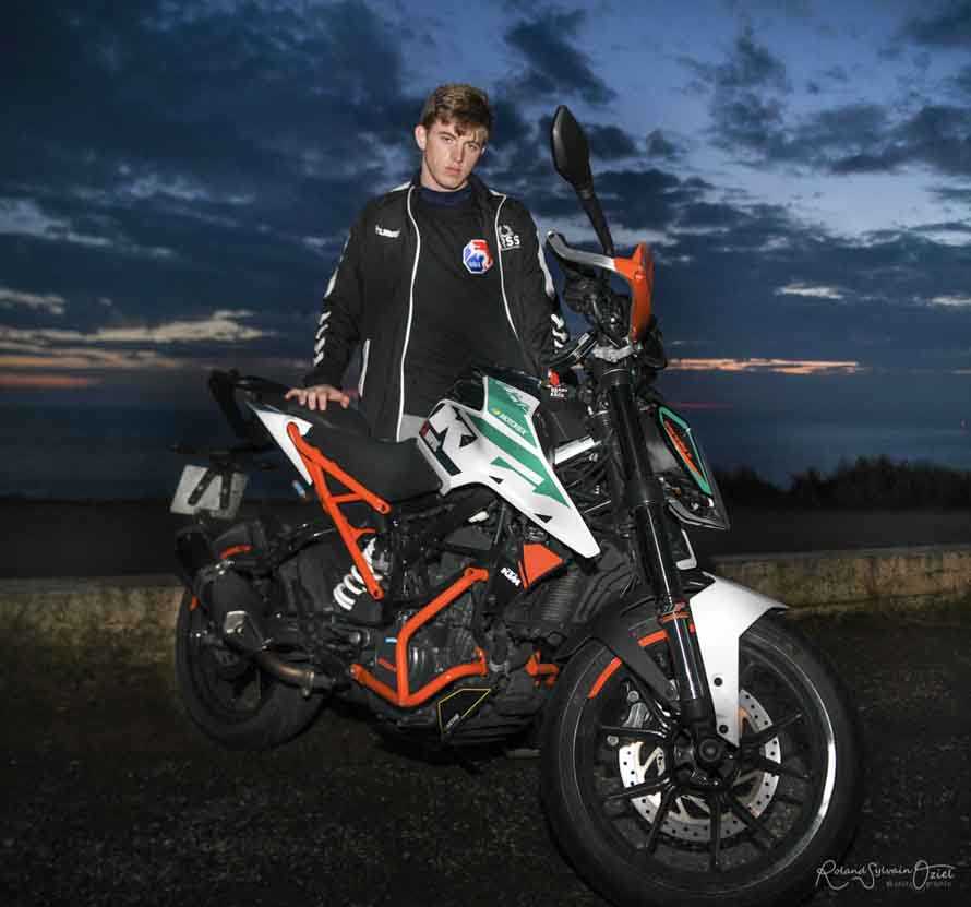 Shooting photo avec moto en bord de mer