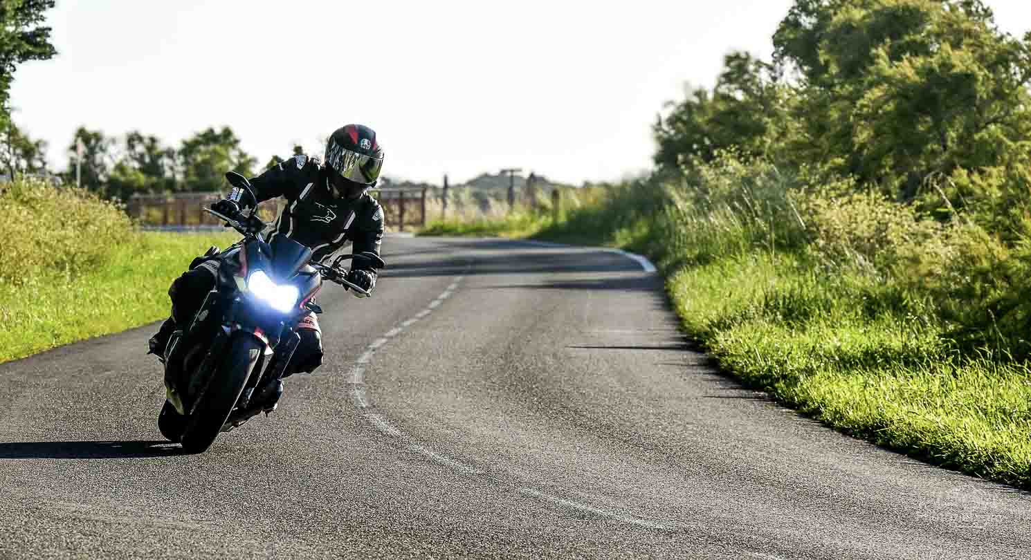 Photo de la moto de face
