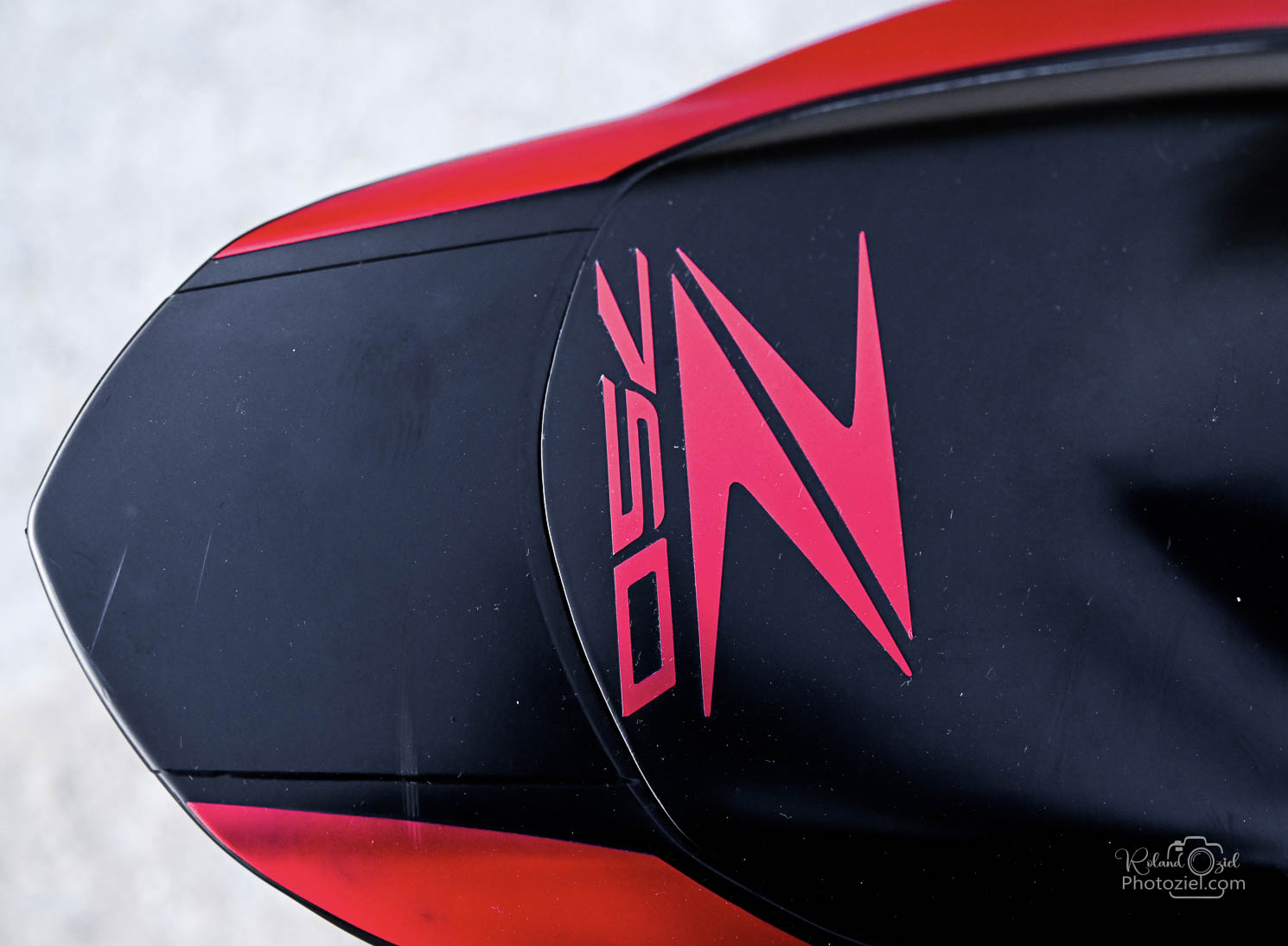 Photo de l&apos;arrière de moto pendant le shootting