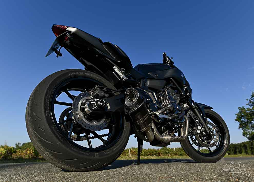 Photo de l&apos;arrière de la moto